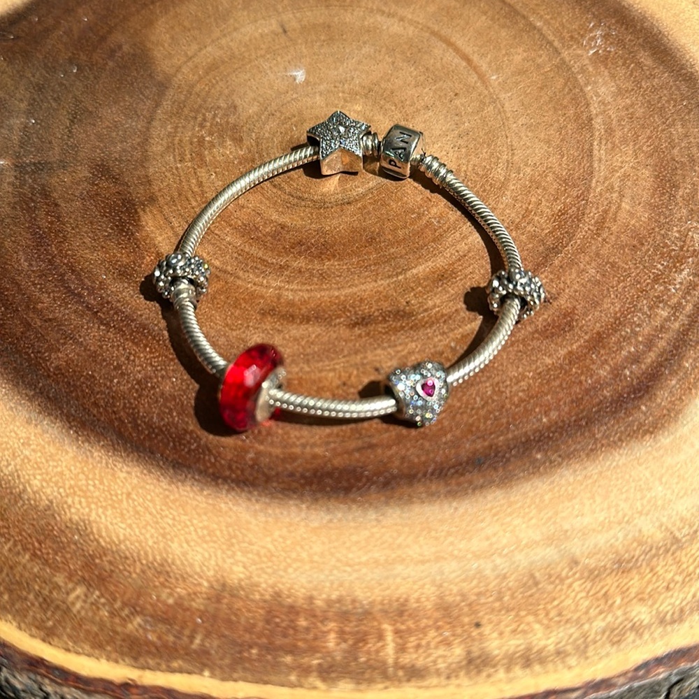 Pandora bracelet this one is called a love connection and beautiful condition